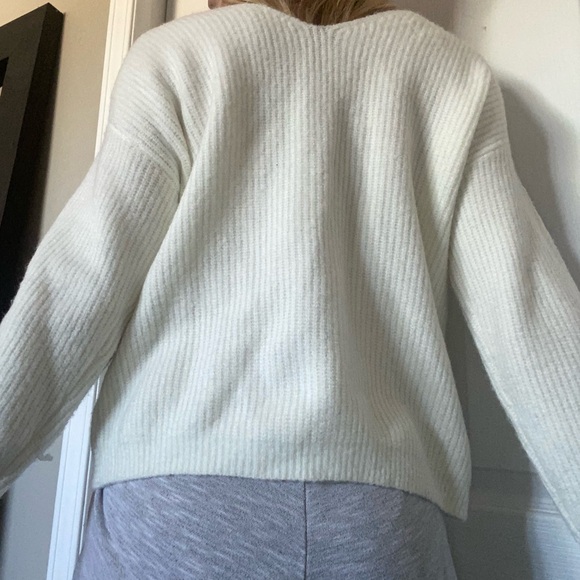 Cozy fall knotted sweater🍂 - Picture 3 of 6